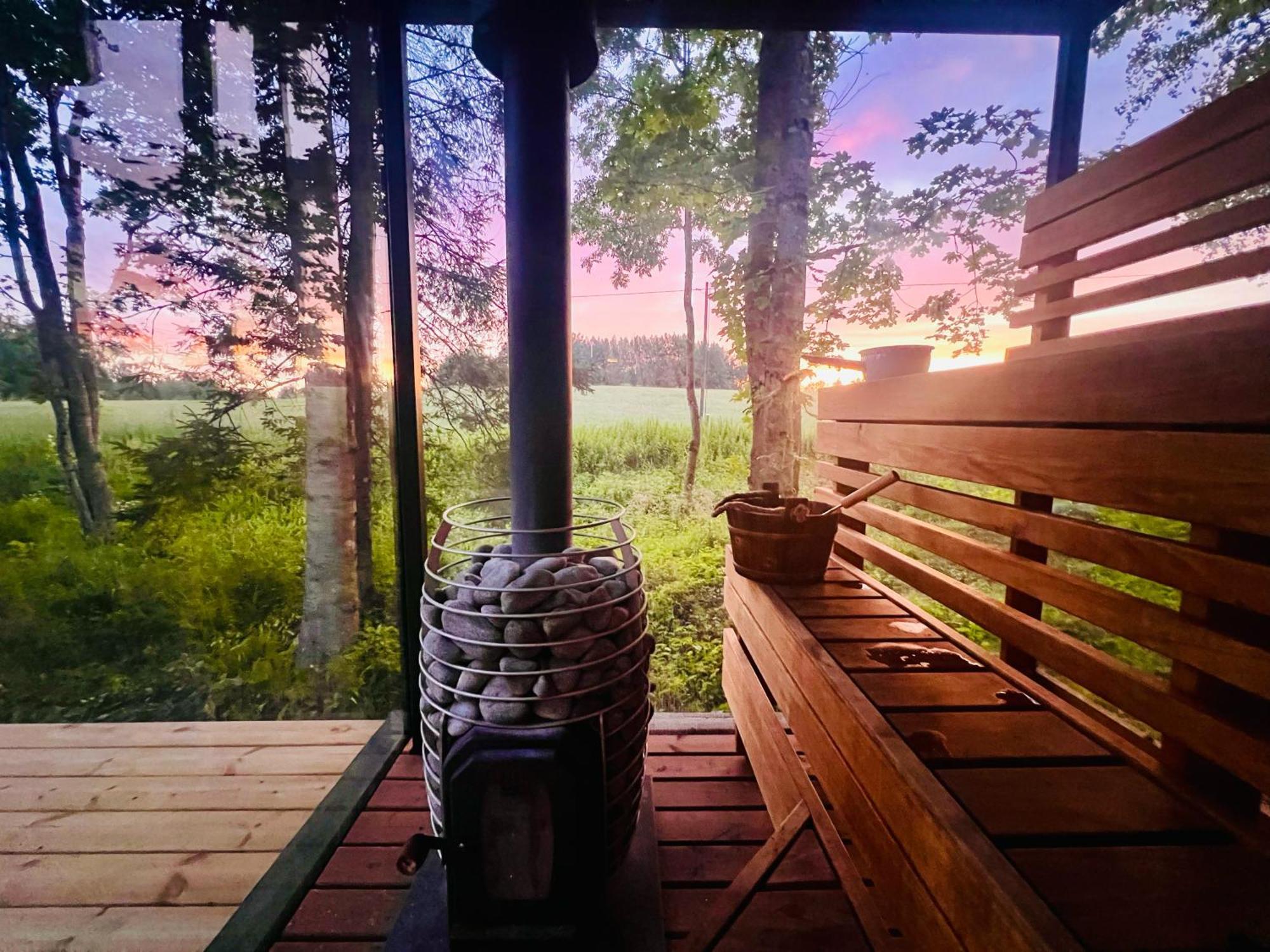 House And Sauna Where City Comforts Meet Nature Aiaste Eksteriør billede